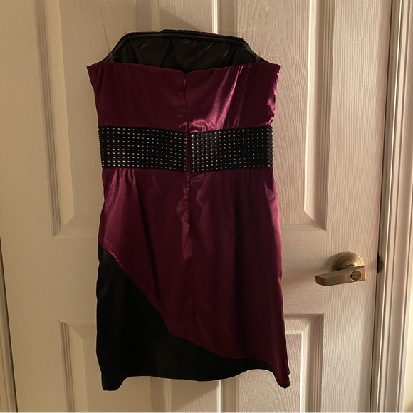 Women’s/Juniors Strapless Dress- Size 4 - Picture 3 of 8